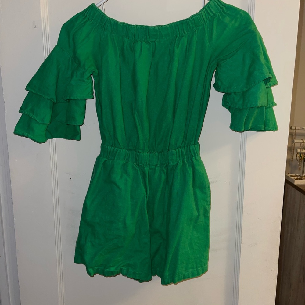 Green, off the shoulder romper with pockets. Size small